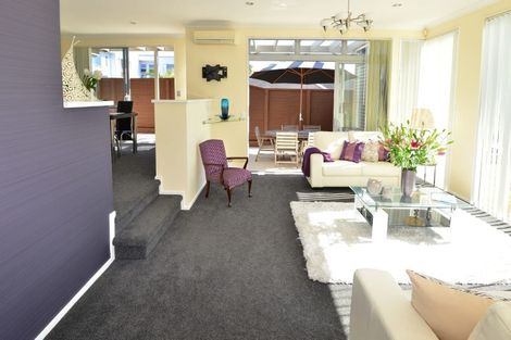 Photo of property in 10 Lupetti Rise, West Harbour, Auckland, 0618