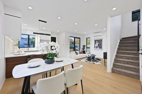 Photo of property in 13b Meadway, Sunnyhills, Auckland, 2010