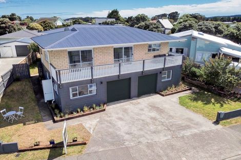 Photo of property in 6a&b Simcox Street, Otaki Beach, Otaki, 5512