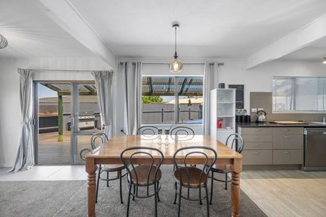 Photo of property in 33 Duckworth Crescent, Greenmeadows, Napier, 4112