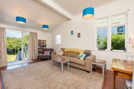 Photo of property in 99 Onepu Road, Lyall Bay, Wellington, 6022