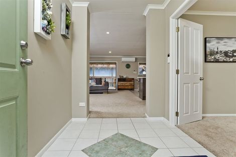 Photo of property in 3 Hercules Drive, Henderson, Auckland, 0612