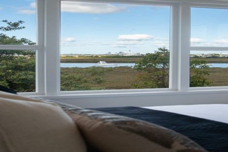 Photo of property in 112b Roberts Road, Te Atatu South, Auckland, 0610