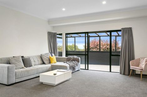 Photo of property in 73 Harvey Street, Waipahihi, Taupo, 3330