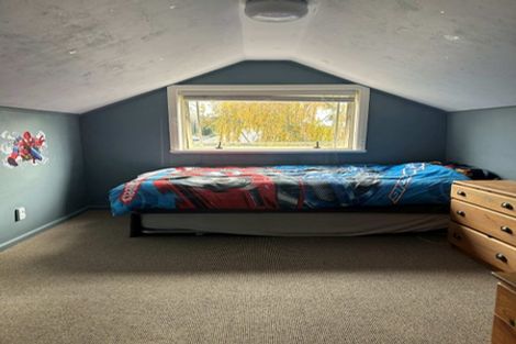 Photo of property in 12 Winston Avenue, Hokowhitu, Palmerston North, 4410