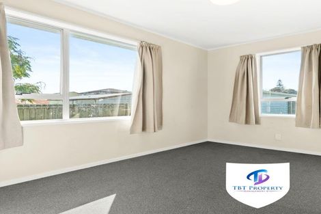 Photo of property in 400 Roscommon Road, Clendon Park, Auckland, 2103