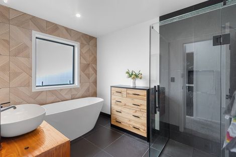 Photo of property in 13 Tari Road, Pukeatua, 3880