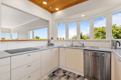 Photo of property in 3/32 Beach Road, Castor Bay, Auckland, 0620