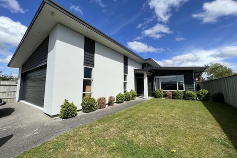 Photo of property in 30 Peter Hall Drive, Kelvin Grove, Palmerston North, 4414