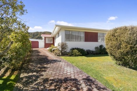 Photo of property in 7 Kew Grove, Wainuiomata, Lower Hutt, 5014