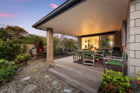 Photo of property in 21 Laguna Place, Matakatia, Whangaparaoa, 0930