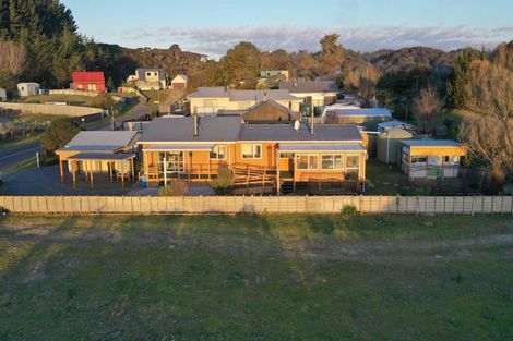 Photo of property in 2 Barclay Grove, Hokio Beach, Levin, 5571