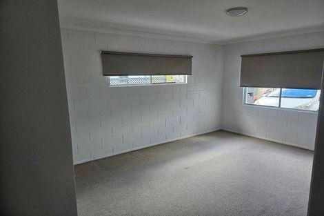 Photo of property in 1/16 Wernham Place, Northcote, Auckland, 0626