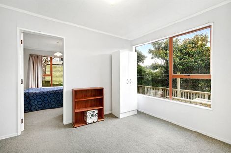 Photo of property in 15a Kereru Bend, Tawa, Wellington, 5028