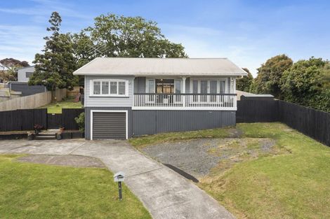 Photo of property in 18 Penton Road, Stanmore Bay, Whangaparaoa, 0932