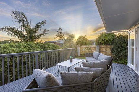 Photo of property in 20 Edgerton Road, Te Atatu Peninsula, Auckland, 0610