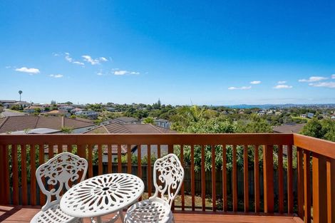 Photo of property in 18 Cityview Place, Massey, Auckland, 0614