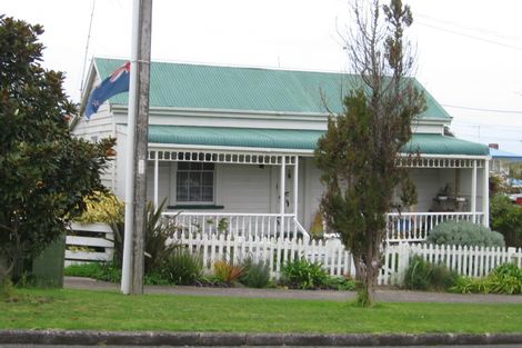 Photo of property in 1 Karaka Street, Helensville, 0800