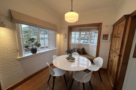 Photo of property in 132 Lyall Parade, Lyall Bay, Wellington, 6022