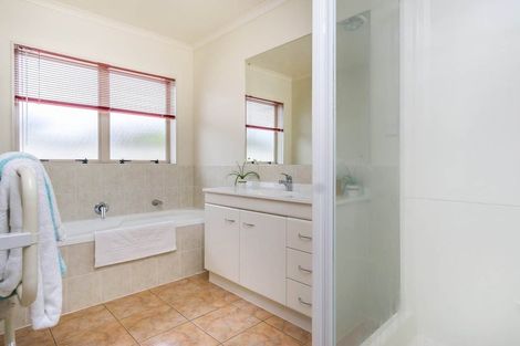 Photo of property in 4 Brosna Place, East Tamaki, Auckland, 2016