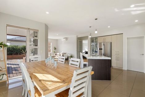 Photo of property in 4 Laurel Oak Drive, Schnapper Rock, Auckland, 0632