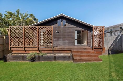 Photo of property in 11 Firle Place, Green Bay, Auckland, 0604