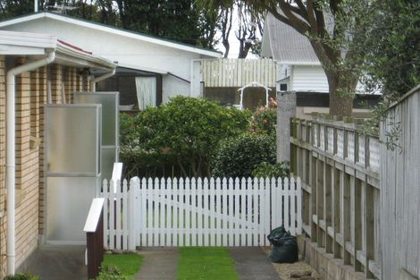Photo of property in 33 Gilbert Street, New Plymouth, 4310
