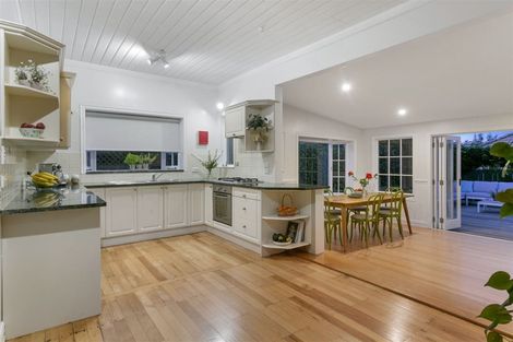 Photo of property in 2/4 Stratford Avenue, Milford, Auckland, 0620