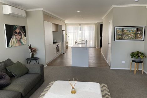 Photo of property in 79 Karepiro Drive, Stanmore Bay, Whangaparaoa, 0932