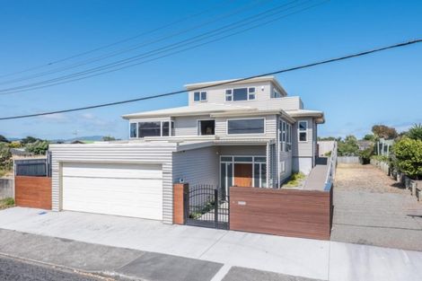 Photo of property in 6 Mahana Road, Paraparaumu Beach, Paraparaumu, 5032