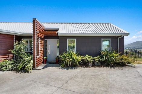 Photo of property in 19 Esk View Road, Eskdale, Napier, 4182