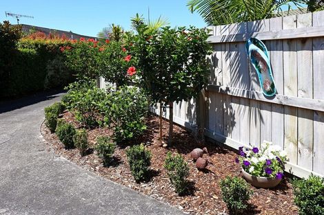 Photo of property in 2/22 Septimus Place, Henderson, Auckland, 0612