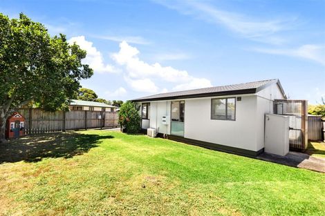 Photo of property in 8 Cameron Place, Ranui, Auckland, 0612