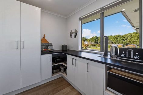 Photo of property in 9 Lancewood Way, Kinloch, Taupo, 3377