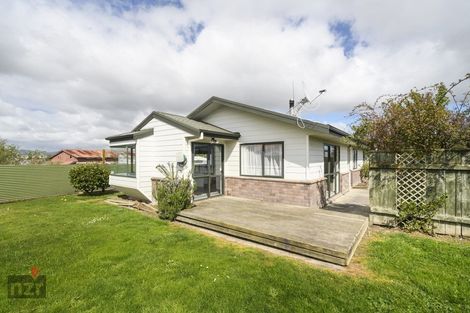 Photo of property in 146 Hillcrest Drive, Kelvin Grove, Palmerston North, 4414