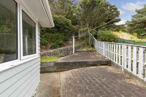 Photo of property in 13 Lomond Street, Newlands, Wellington, 6037