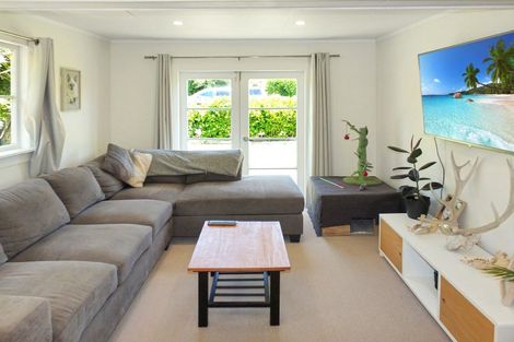 Photo of property in 14 Carthew Terrace, Foxton Beach, Foxton, 4815