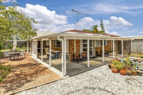 Photo of property in 33 Settlers Grove, Orewa, 0931