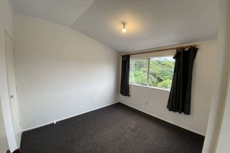 Photo of property in 5b Sunhaven Drive, Newlands, Wellington, 6037