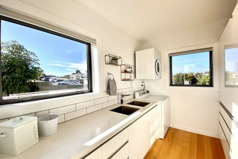Photo of property in 10 Convent Road, Bluff Hill, Napier, 4110