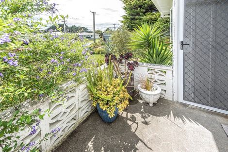 Photo of property in 9 Lee Street, Castlecliff, Whanganui, 4501