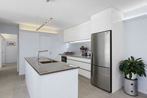Photo of property in 64 Hewitts Road, Merivale, Christchurch, 8014