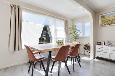 Photo of property in 1 Gamble Way, Massey, 0614