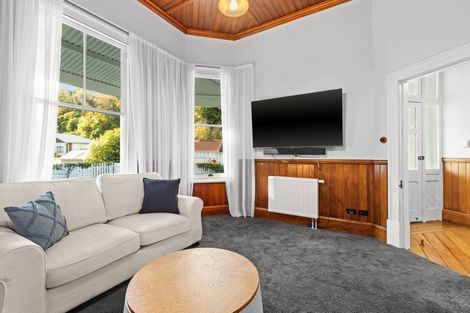 Photo of property in 32 Milton Road, Bluff Hill, Napier, 4110