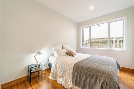 Photo of property in 141 Breaker Bay Road, Breaker Bay, Wellington, 6022