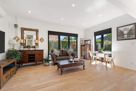 Photo of property in 12 Wilsons Road, Saint Martins, Christchurch, 8022