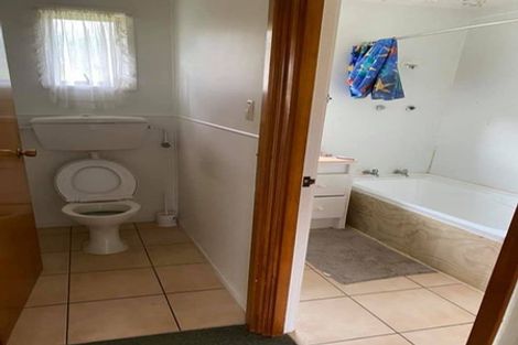 Photo of property in 25 Temuri Place, Glendene, Auckland, 0602