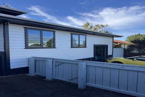 Photo of property in 158 Akaroa Drive, Maupuia, Wellington, 6022