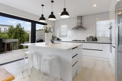 Photo of property in 7 Nerehana Place, Red Beach, 0932