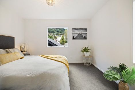 Photo of property in 12 Mackinnon Terrace, Sunshine Bay, Queenstown, 9300